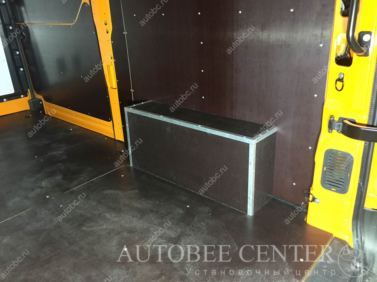 Renault Master (обшивка ламинированной фанерой)