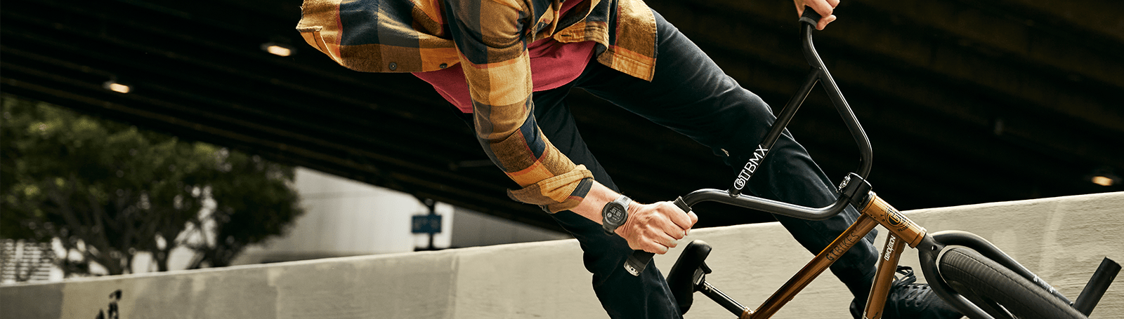 Garmin Instinct 2 Solar Graphite: Спортивные профили и метрики