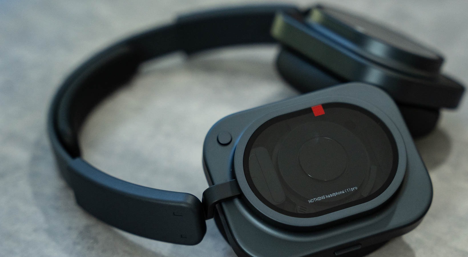 Nothing Headphone (1) Pro — lifestyle-кадр Nothing Headphone (1) Pro — lifestyle-кадр