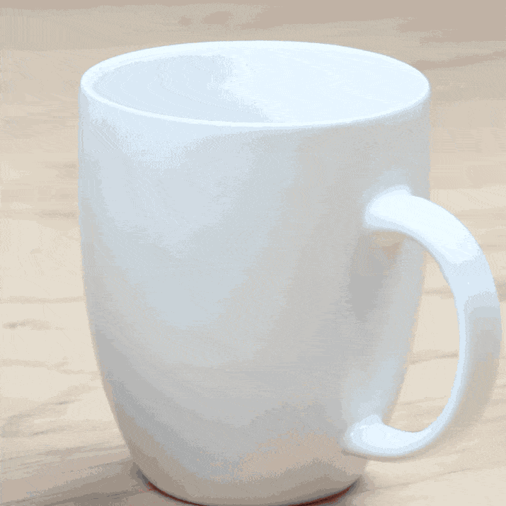 Белая керамическая кружка