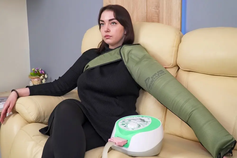 Лимфодренажный массажер для руки