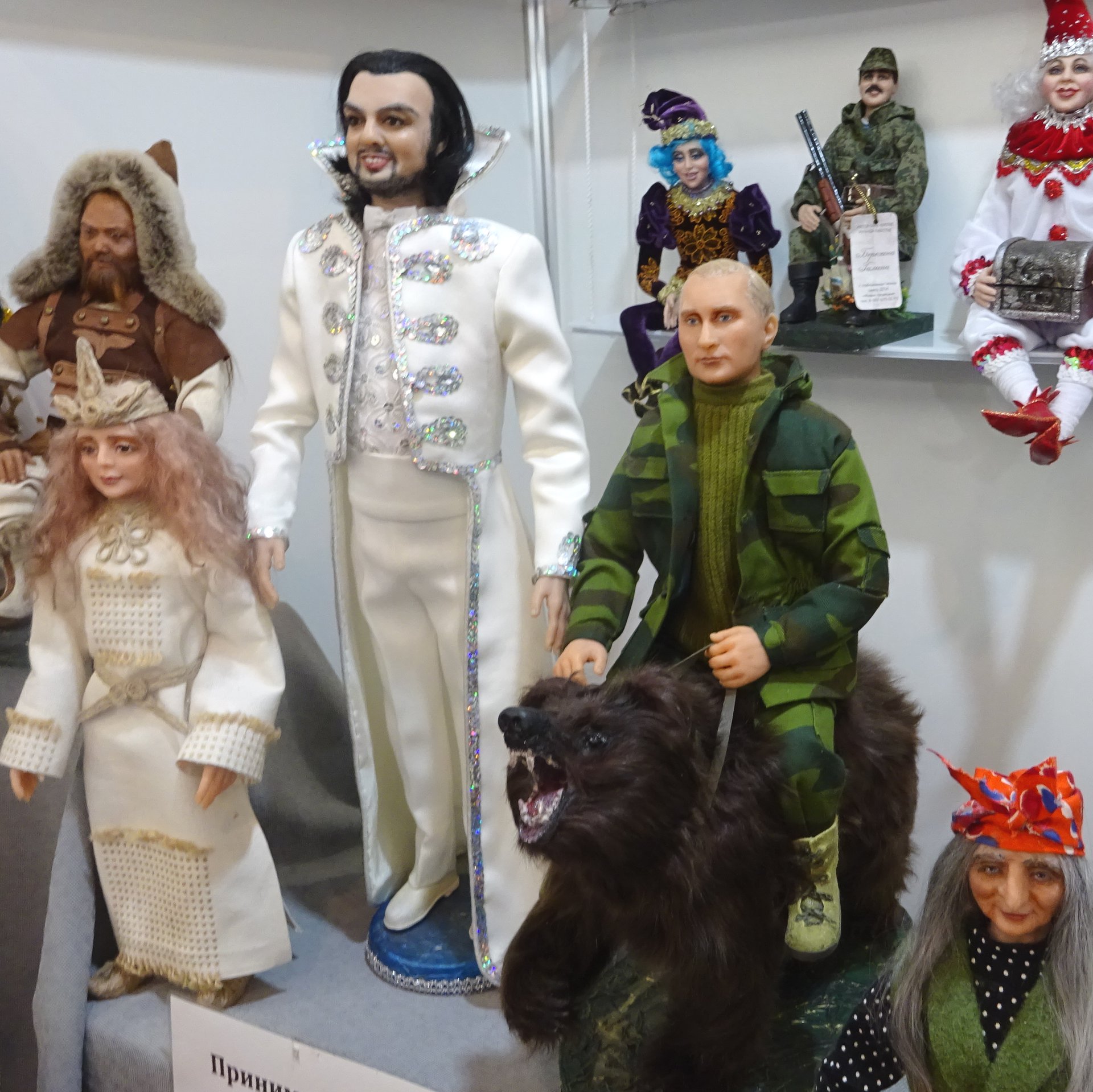 Фото зарисовки с творческой выставки "РусАртСтиль", весна 2019, которая проходит в Сокольниках