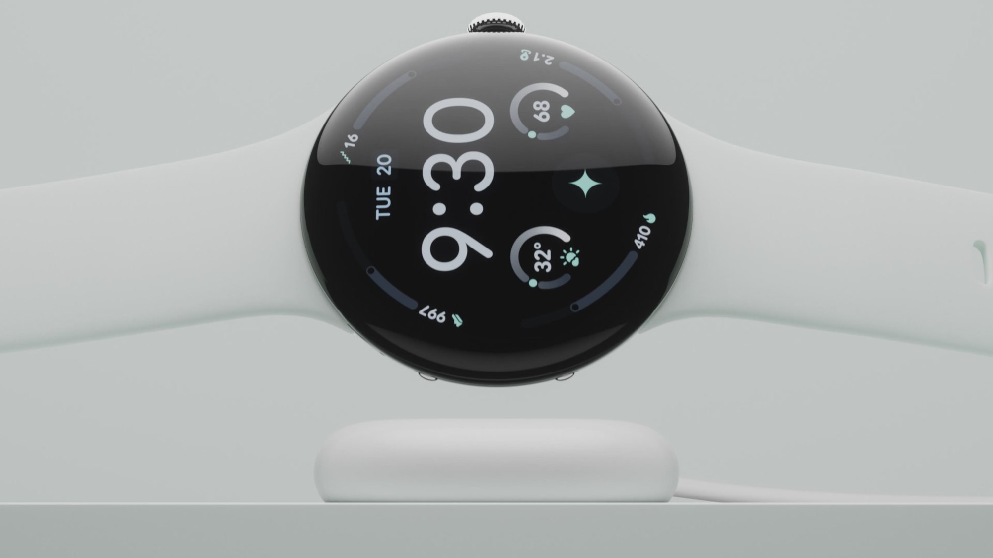 Google Pixel Watch 5 на зарядном доке Google Pixel Watch 5 над зарядным доком