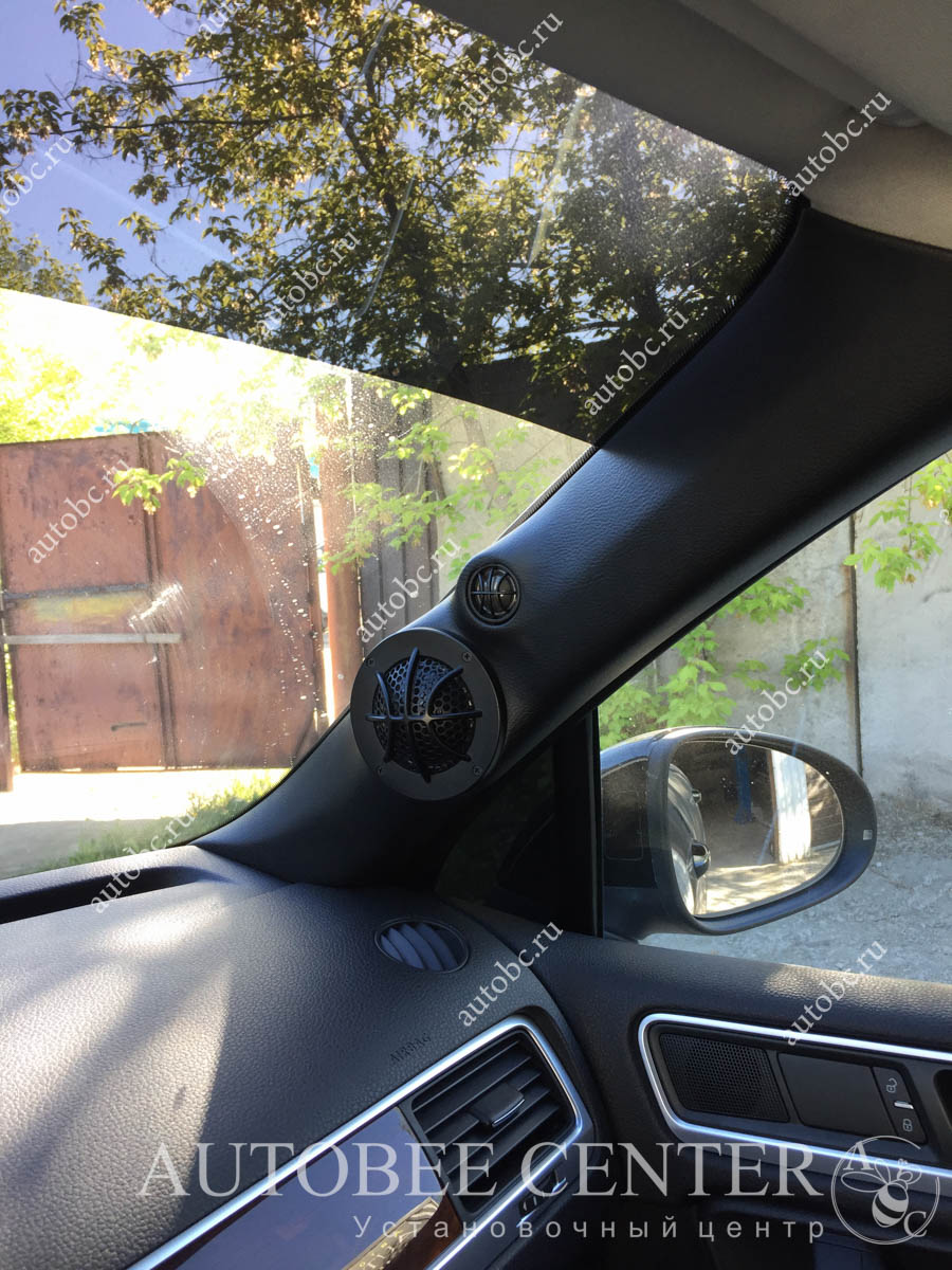 VW Touareg (Изготовление подиумов в стойки)