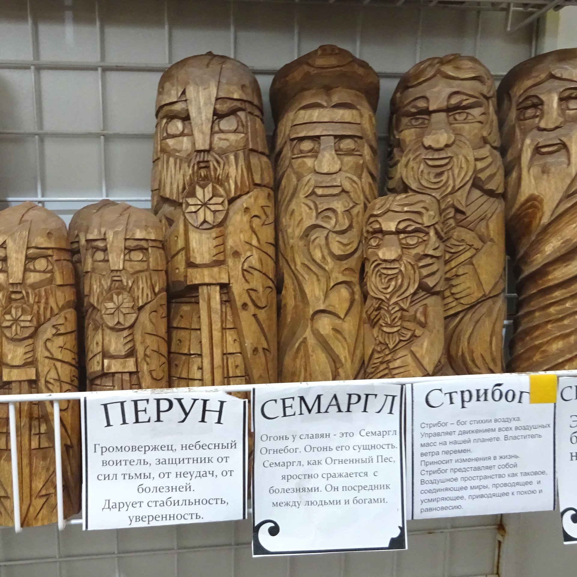 Фото зарисовки с творческой выставки "РусАртСтиль", весна 2019, которая проходит в Сокольниках