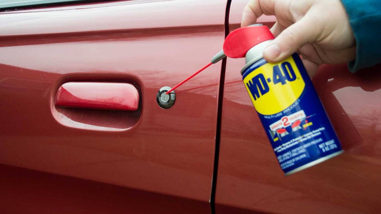 WD 40 для открытия дверей в зиму