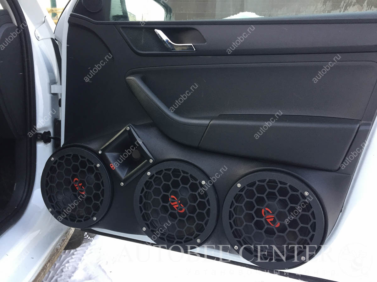 Skoda Rapid (громкие подиумы)