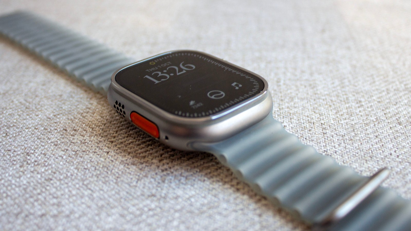 Оранжевая кнопка действия и динамик Apple Watch Ultra 4 Оранжевая кнопка действия и динамик Apple Watch Ultra 4