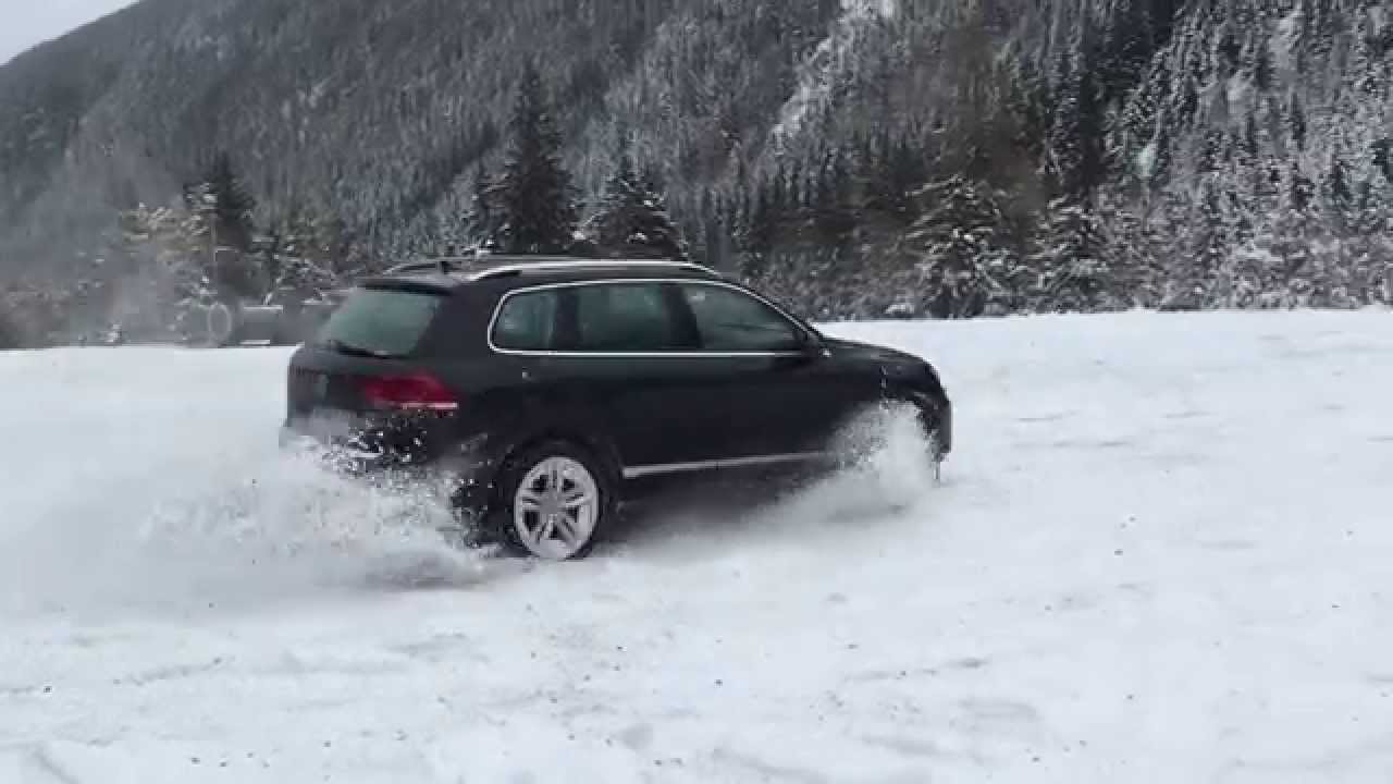 VW Туарег зимой 