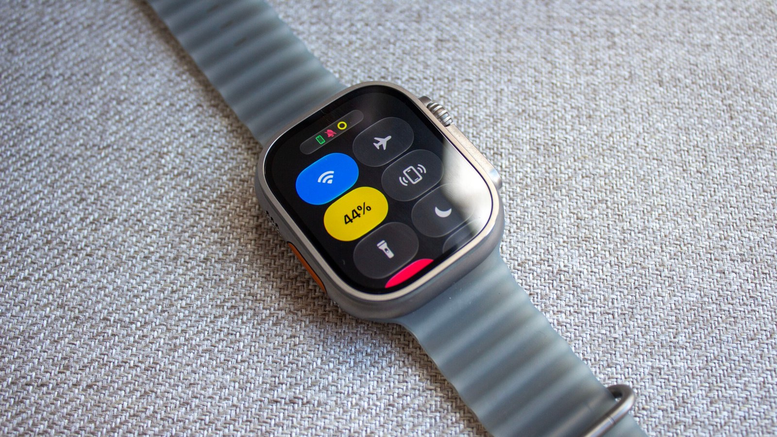 Пункт управления Apple Watch Ultra 4 с уровнем заряда 44% Пункт управления Apple Watch Ultra 4 с уровнем заряда 44%