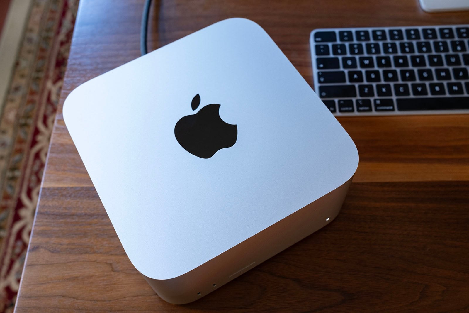 Apple Mac Studio 2026 с M5 Ultra, вид сверху Apple Mac Studio 2026 с M5 Ultra, вид сверху