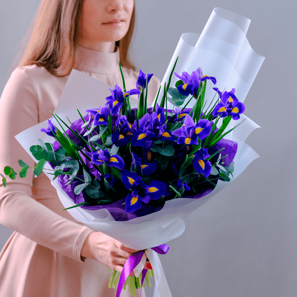 Букет синих ирисов