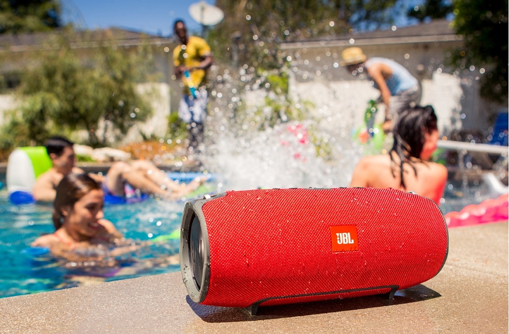Портативная влагозащищенная колонка-зарядка JBL Xtreme