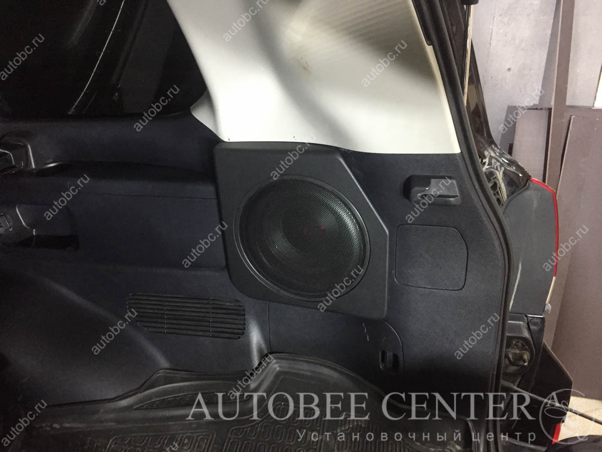Toyota LC 200 (сабвуфер Стелс)