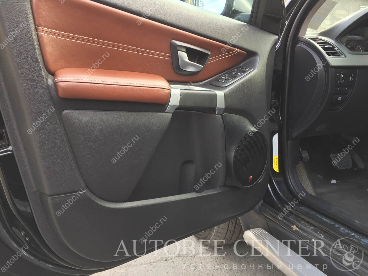 Volvo XC90 (подиумы под мидбас)