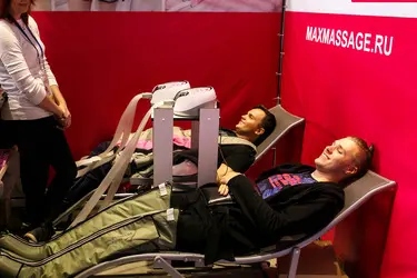 Довольные посетители стенда MaxMassage.ru Довольные посетители стенда MaxMassage.ru