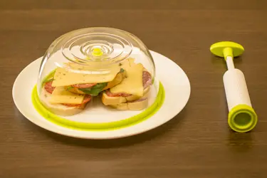 Вакуумирование бутербродов с помощью Say Fresh Gwell SF-1100 Вакуумирование бутербродов с помощью Say Fresh Gwell SF-1100