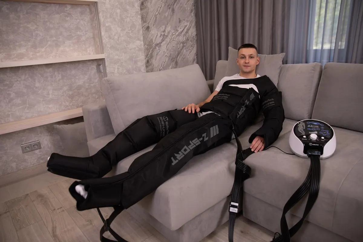 Накачка камер манжет для ног WelbuTech Seven Liner Luxury Zam в режимах массаж, лимфодренаж и прессотерапия