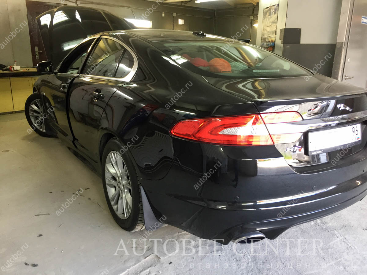 Jaguar XF (Установка разнесенного комбо устройства)