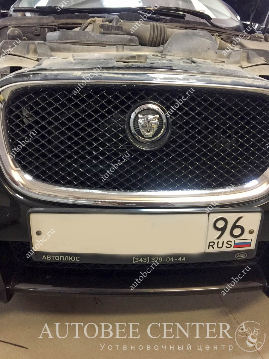 Jaguar XF (Установка видеорегистратора)