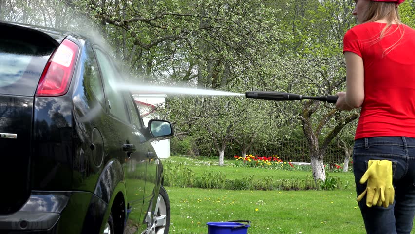 Мойка автомобиля на траве без проблем