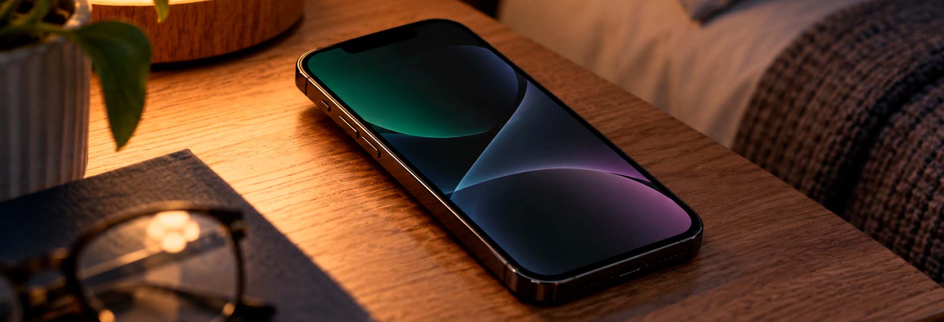 OLED-экран смартфона при разной яркости и отображении тёмно-серого фона OLED-экран смартфона при разной яркости и отображении тёмно-серого фона