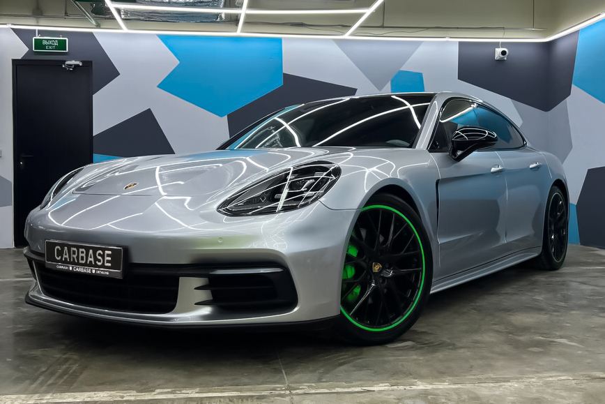 Porsche Panamera в CarBase
