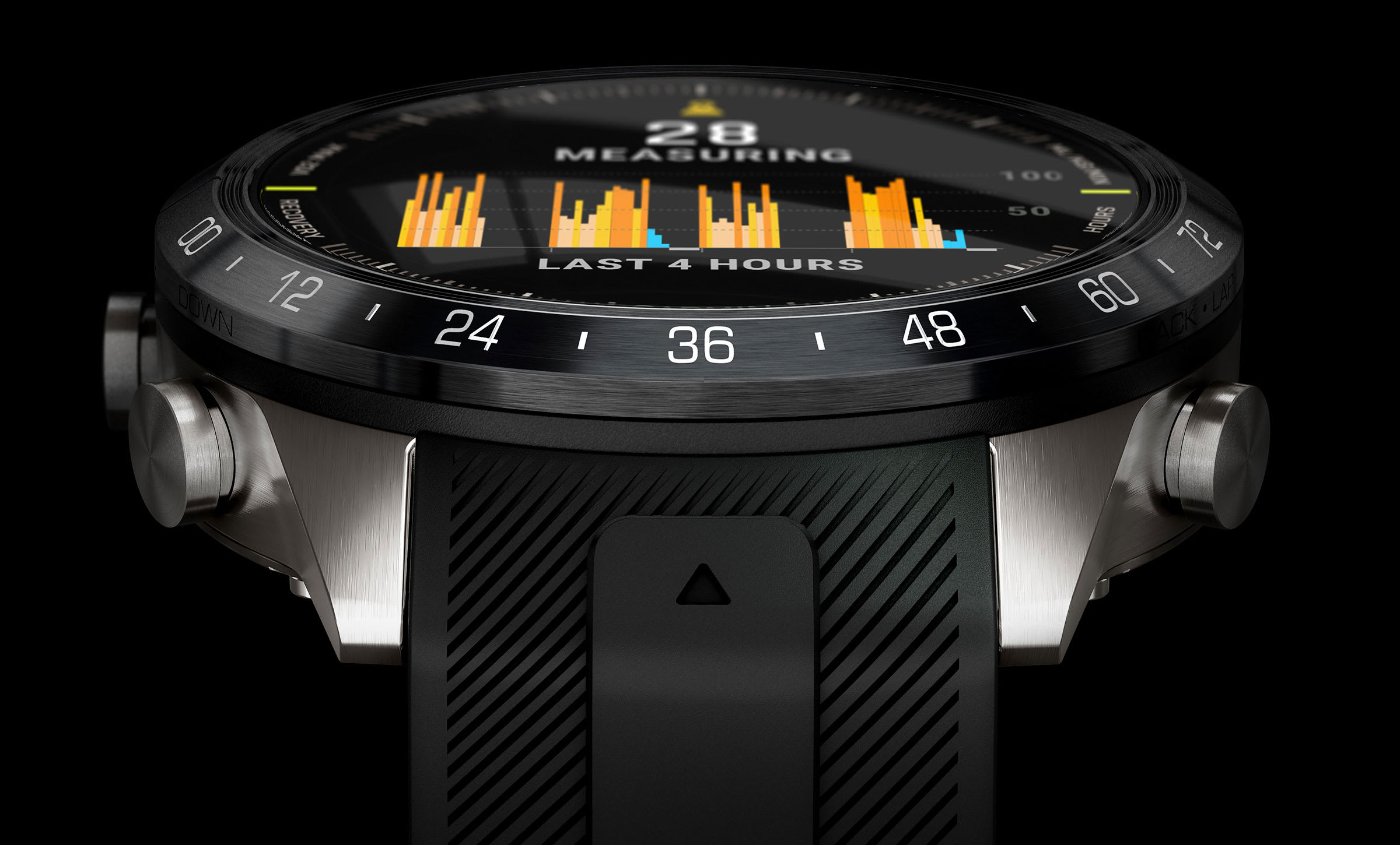 AMOLED-дисплей Garmin MARQ Athlete Gen 2 на запястье