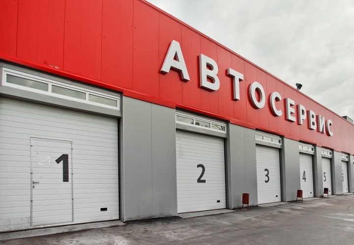 Слово &laquo;АВТОСЕРВИС&raquo; на вывеске предпочтительнее, чем &laquo;СТО&raquo;