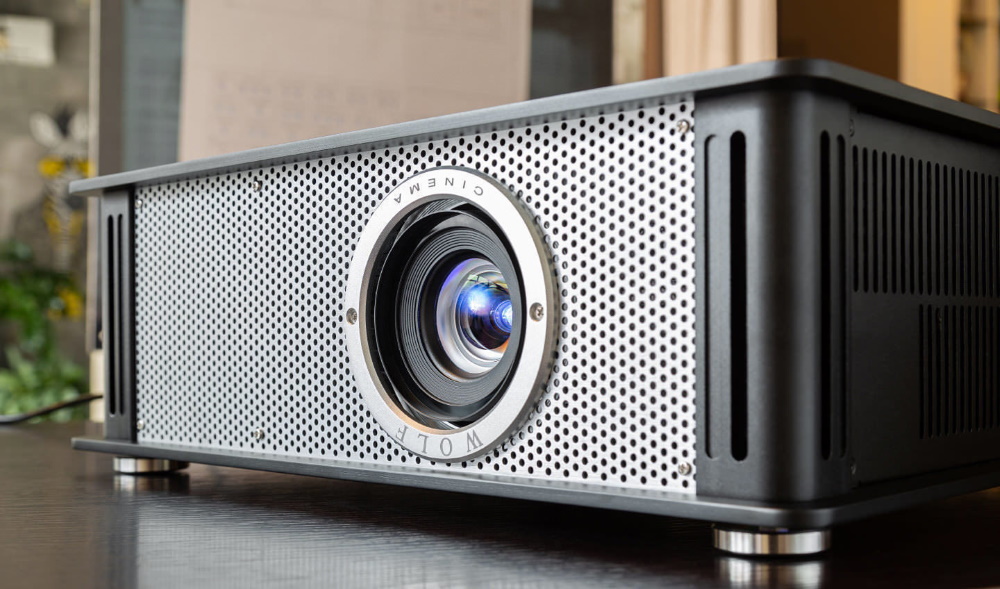 4K проектор Wolf Cinema TXF-500