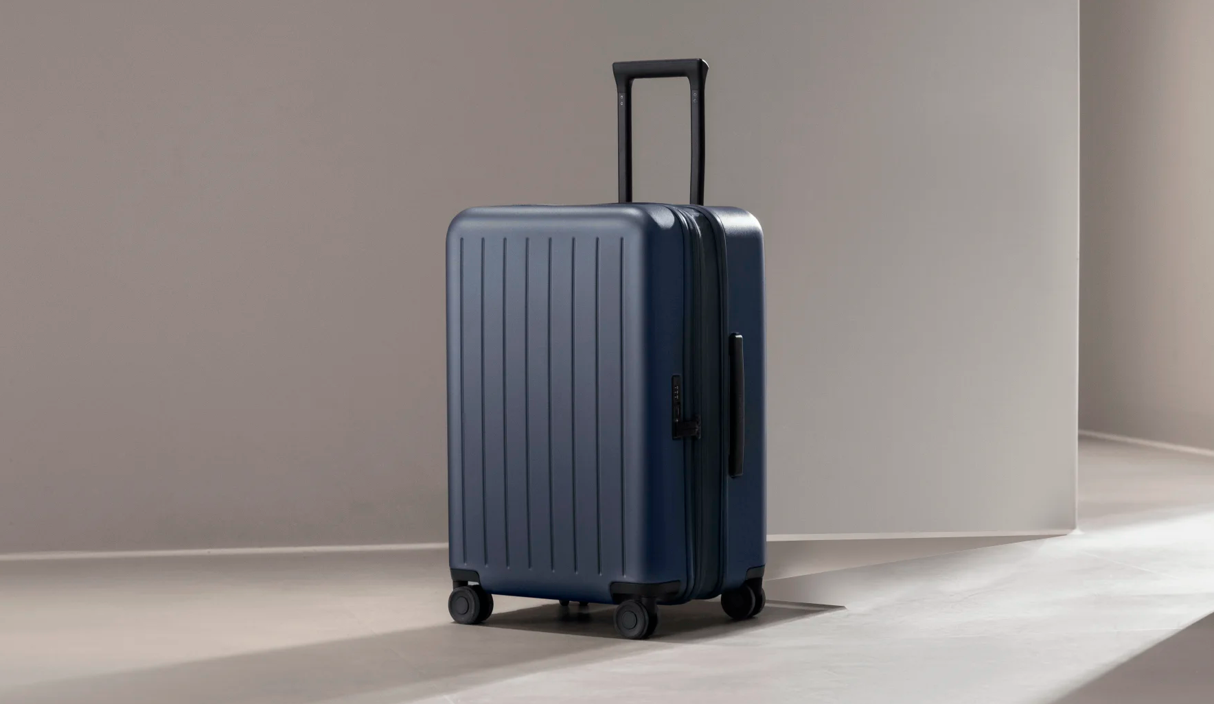 Чемодан Xiaomi Expandable Luggage 20" (XMKRLXXRM)