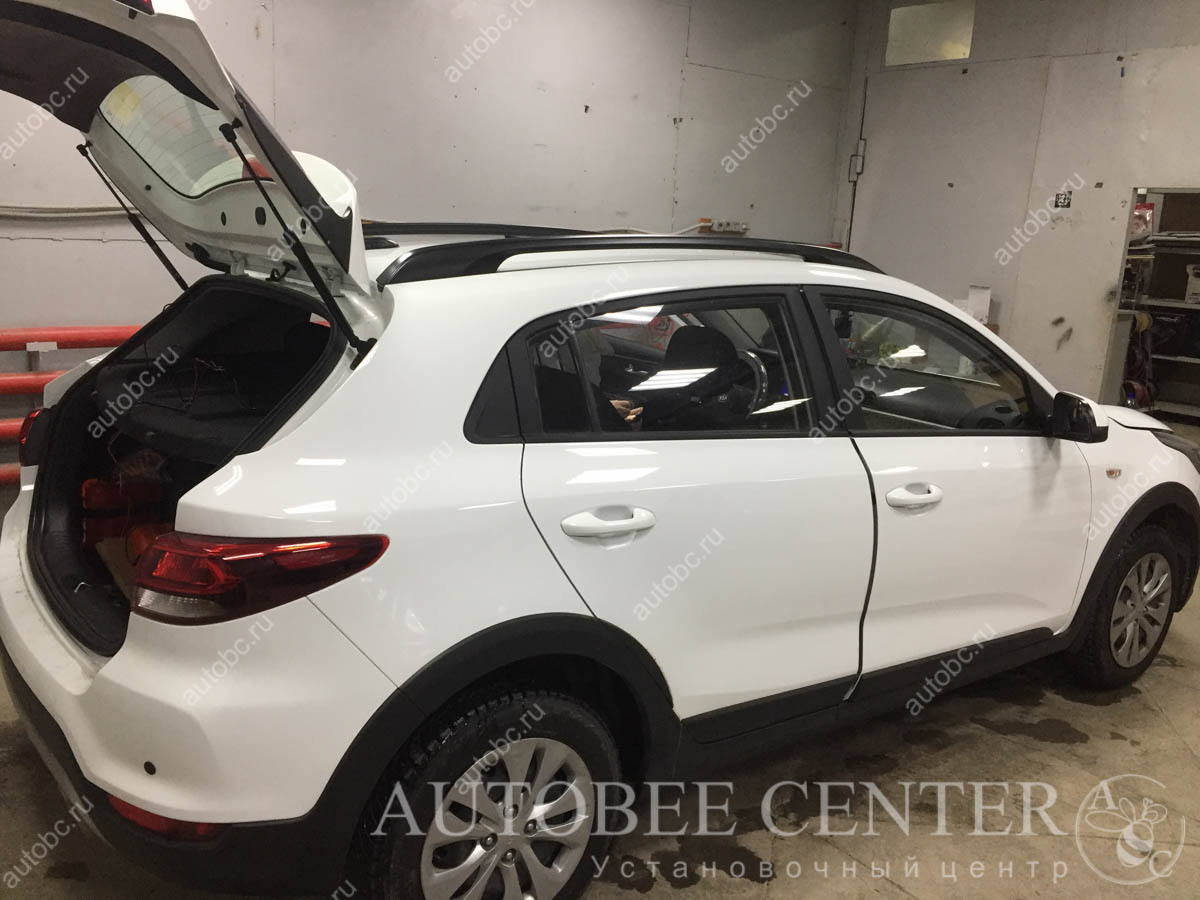 Kia Rio X-Line (регистратор с камерой)