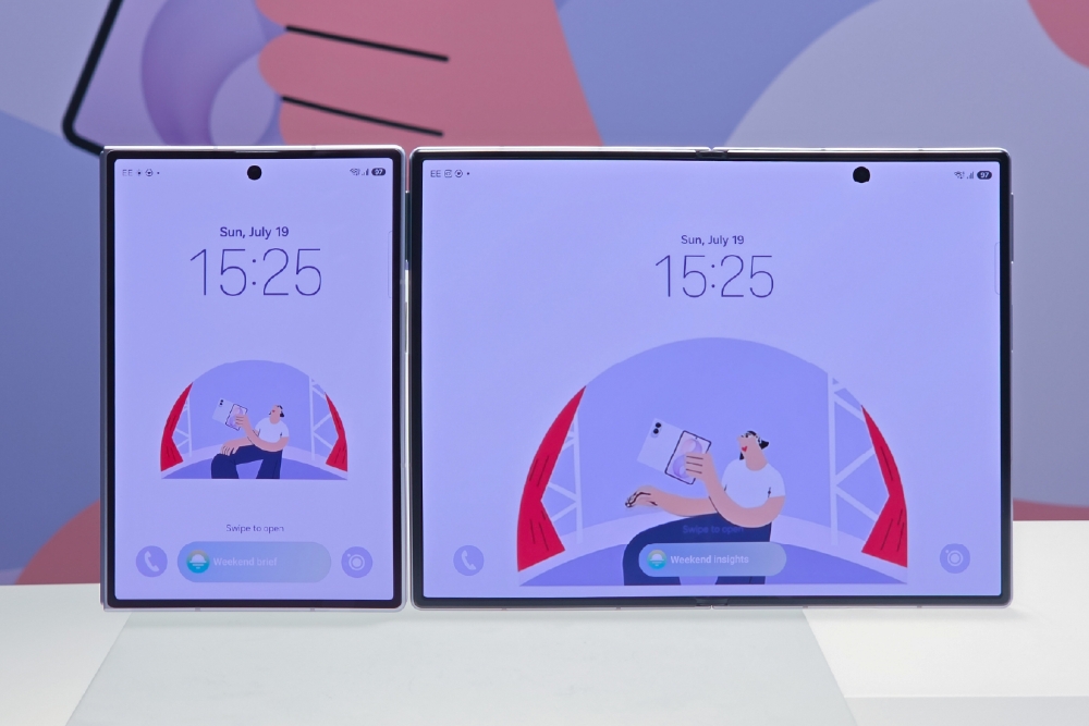 Сравнение внешнего и внутреннего экранов Samsung Galaxy Z Fold8