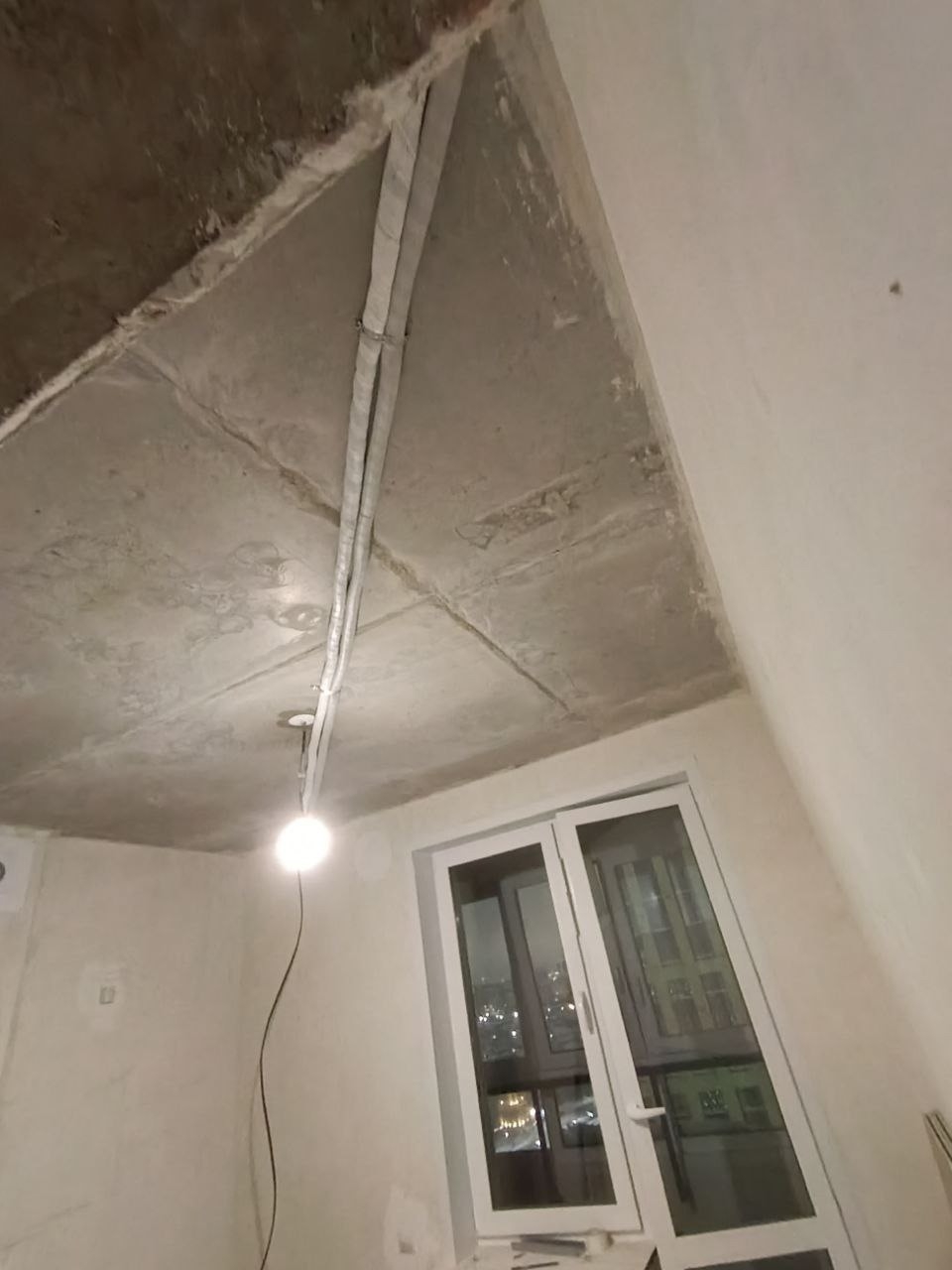 закладка коомуникаций под кондиционер.jpg