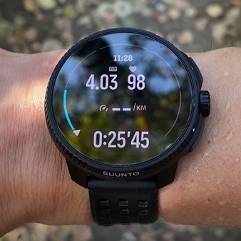 Coros-Vertix-2S-Polar-Vantage-V3-Suunto-Race-Garmin-Forerunner-965-Obzor-91.jpg