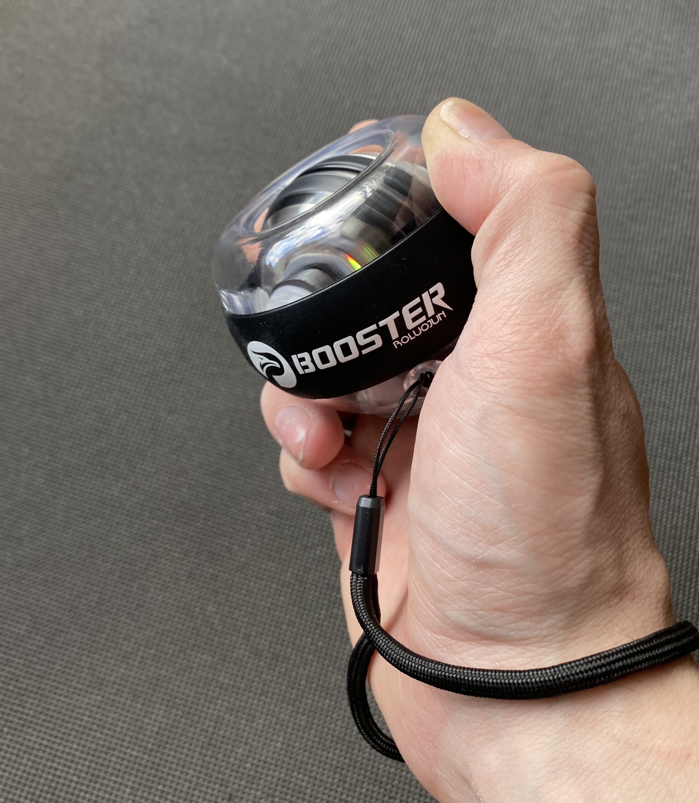 Гироскопический тренажёр Booster в руке