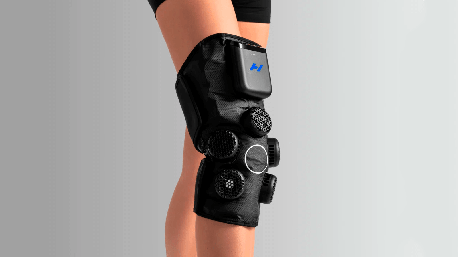 Hyperice Contrast Knee бандаж на ноге Hyperice Contrast Knee бандаж на ноге