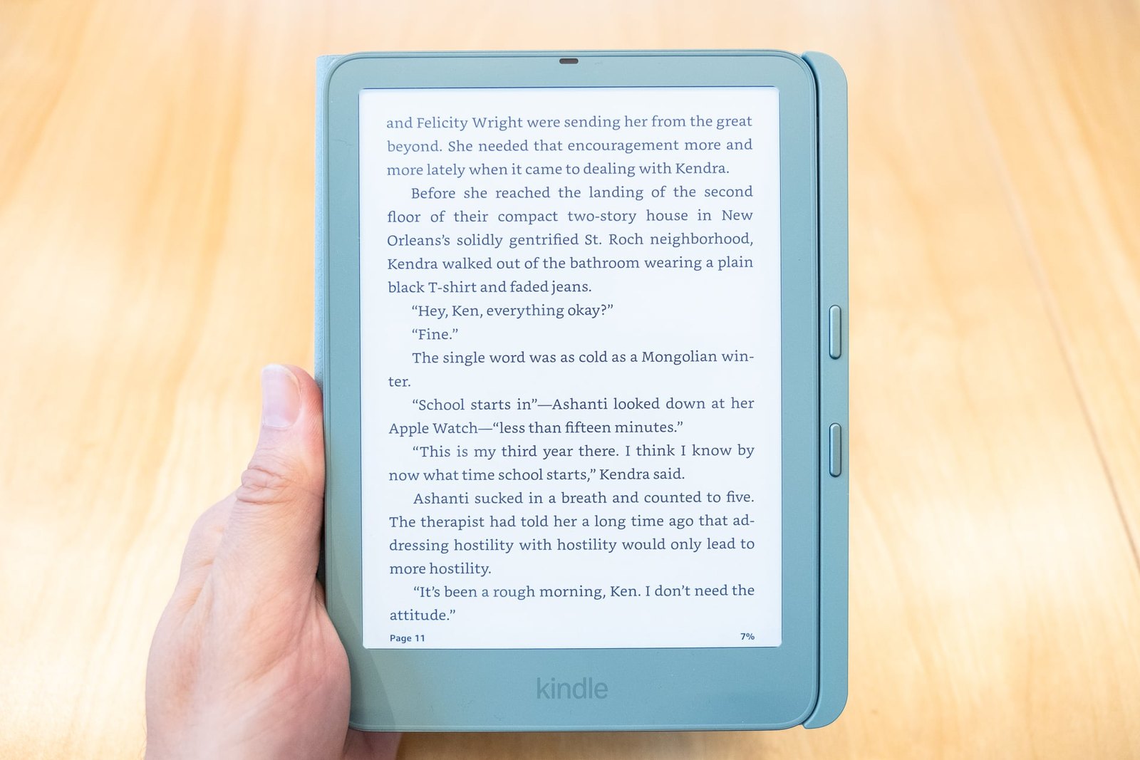 Kindle Paperwhite 2026 в обложке Page-Turn Cover с кнопками перелистывания Kindle Paperwhite 2026 в обложке Page-Turn Cover с кнопками перелистывания