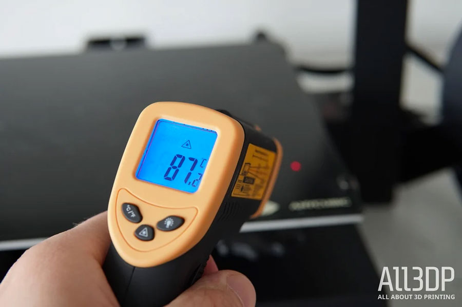 Температура выставлена на максимум, 90 &deg;C, и вся поверхность уже почти нагрелась