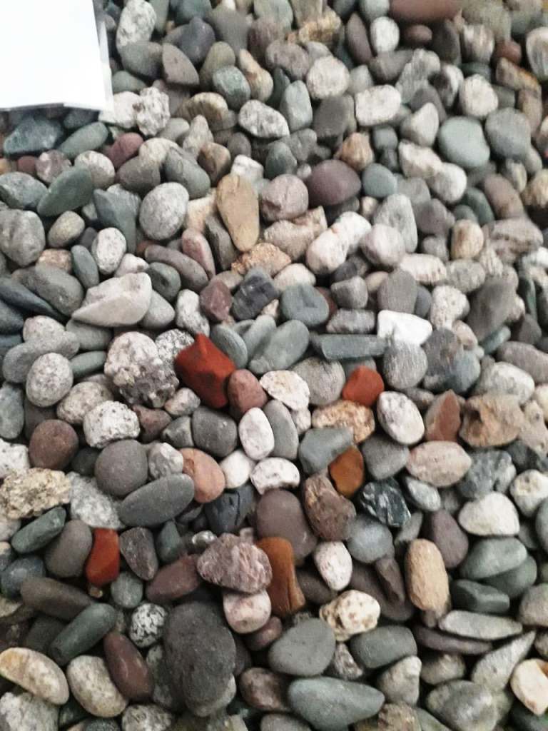 Цветная галька речная  для ландшафтного дизайна 