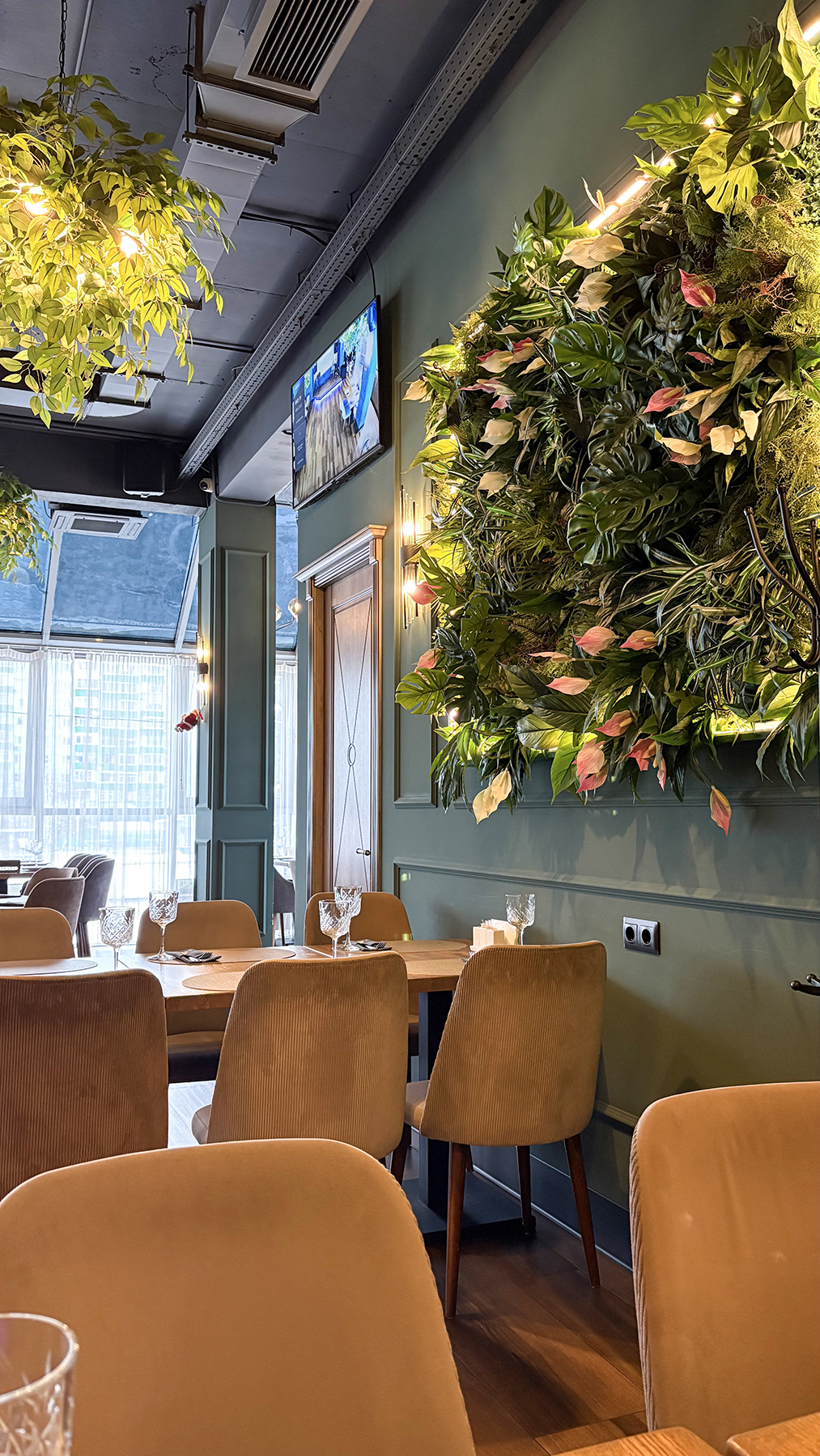 Озеленение ресторана Ozelenenie-restorana-iskusstvennimi-rasteniyami.jpg
