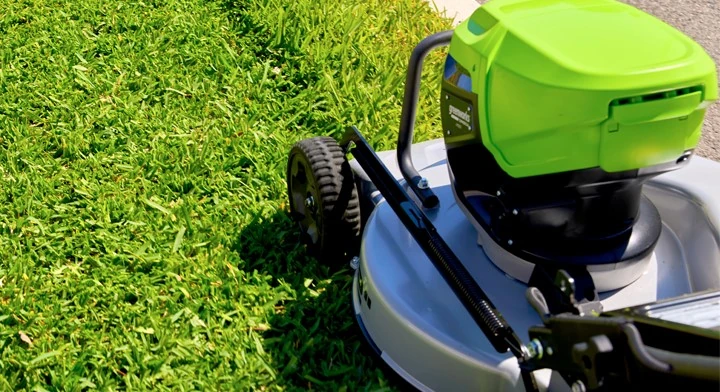 Все компоненты устройства под управлением интеллектуальной системы Greenworks Intelligent Power