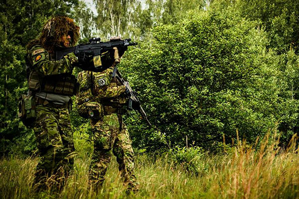 Военная маскировка с использованием специального камуфляжа