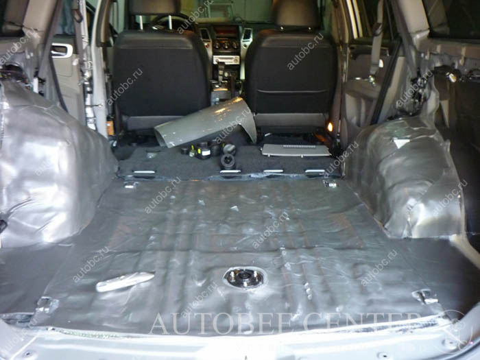isolation-full_Pajero_Sport_019.jpg