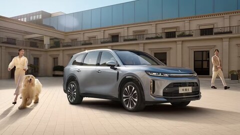 Wuling Huajing S: большой 6-местный SUV на технике Huawei