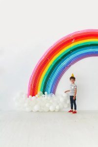 Дотронься до радуги! Делаем панно из шаров