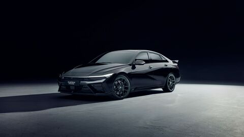 Hyundai Elantra N Monochrome: заряженный седан без красного, новые кованые диски и руль в алькантаре