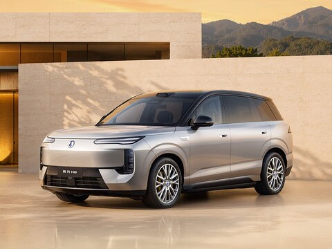 Новый Denza N8: пятиместный электрический SUV на 890 кВт и до 1003 км хода
