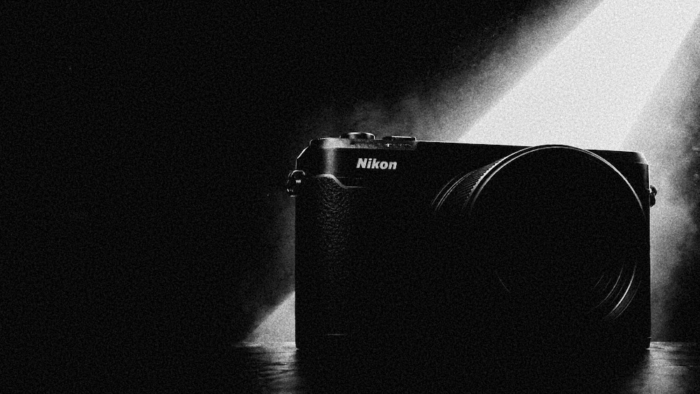 Nikon готовит первую полнокадровую компактную камеру с несменным объективом