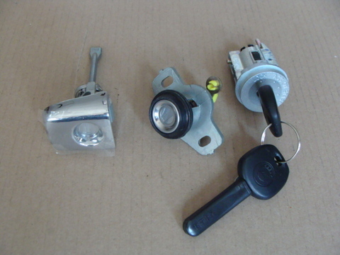 комплект ключ/личинка Geely MK Cross  1018003964-04